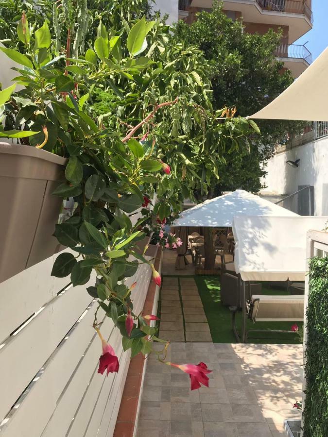 Virgilio'S Garden Bed & Breakfast Кастеламаре ди Стабия Екстериор снимка
